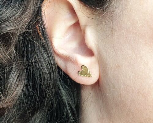 Rose golden heart ear studs. Oogst goldsmith in Amsterdam.