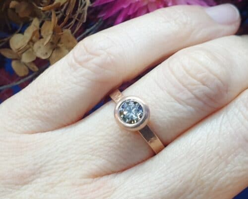 Roodgouden 'Boleet' ring met 0,90 crt bruine diamant. Uit het goudsmid atelier van Oogst.