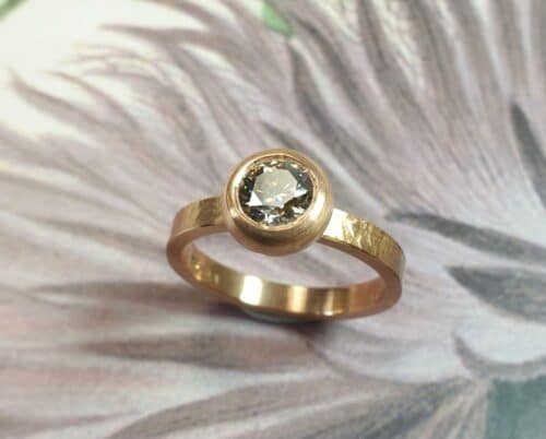 Roodgouden 'Boleet' ring met 0,90 crt bruine diamant. Uit het goudsmid atelier van Oogst.