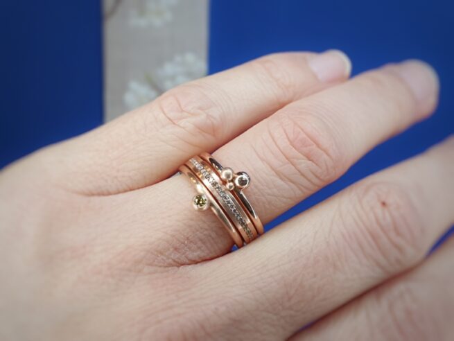 Rose gold ring Simplicity with diamonds set pavé all around.  Stack rings Berries. Oogst goldsmith Amsterdam.