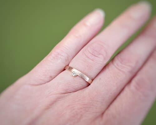 Handmade wedding band with hammering. Rose gold ring with diamond. Design by Oogst goldsmith in Amsterdam