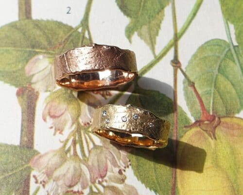 Handmade wedding rings Erosion. Yellow gold ring with diamonds. Rose gold textured wedding ring. Oogst goldsmith Amsterdam.