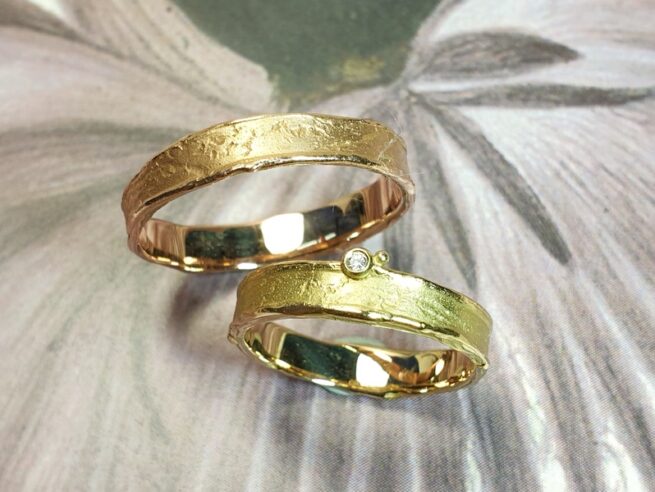 Handmade wedding rings Erosion. Yellow gold ring with diamond. Rose gold textured wedding ring. Oogst goldsmith Amsterdam
