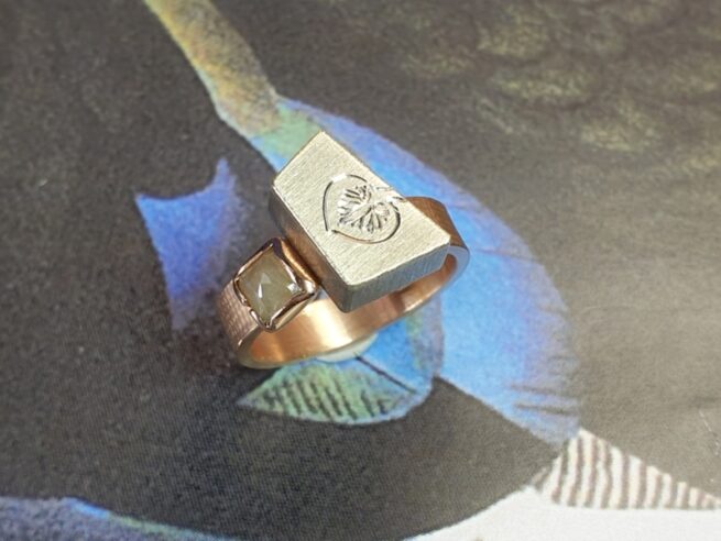 Rose gold ring with white gold Torii and hand engraving of a kamon. With a natural diamond. Statement ring. Oogst goldsmith Amsterdam