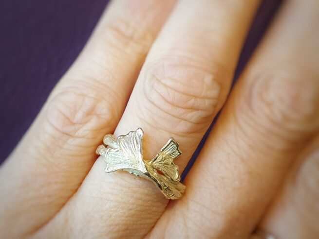 Yellow gold twigs ring with Ginkgo leafs. Design by Oogst Jewelley in Amsterdam