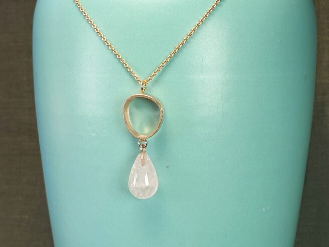 Rose gold pendant 'Lineair' with a rose quartz drop. Design by Oogst Jewellery in Amsterdam
