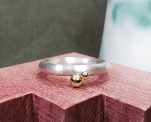 Silver ring with yellow gold Berries. Design by Oogst Jewellery in Amsterdam