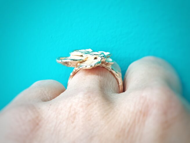 Rosé golden ‘Fungus’ statement ring by Oogst Jewellery in Amsterdam.