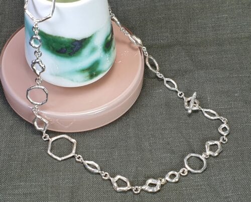 Silver necklace with amorphous and angular shaped links. Design by Oogst Jewellery in Amsterdam