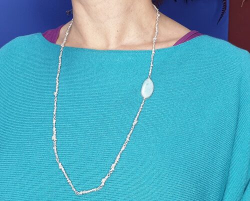 Silver Berries long necklace with a larimar ornament. Design by Oogst jewellery in Amsterdam.