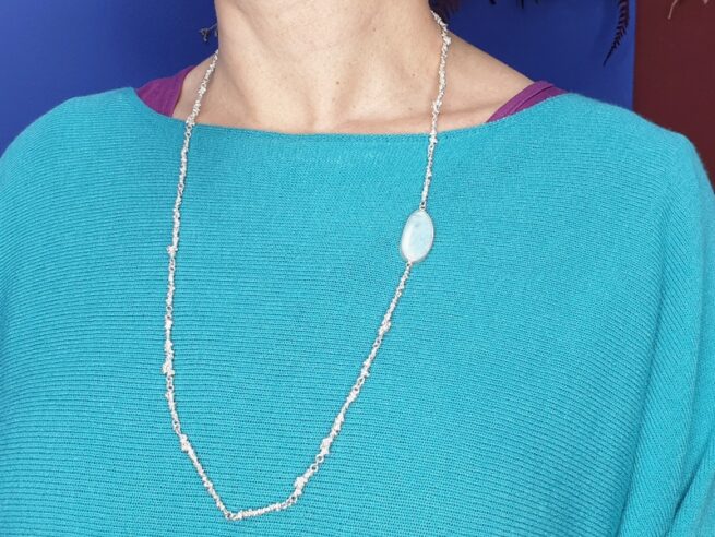 Silver Berries long necklace with a larimar ornament. Design by Oogst jewellery in Amsterdam.