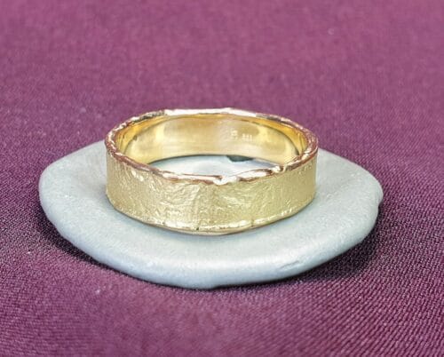Yellow gold Erosion men's ring. Design by Oogst Jewellery in Amsterdam