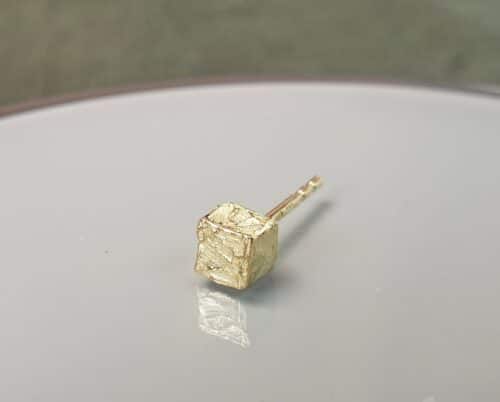 Yellow gold ear stud 'Crystals'. Bold cube shape, designed by Oogst Jewellery studio in Amsterdam.