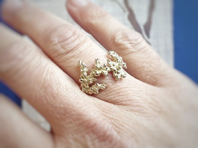 Yellow gold Berries ring. This statement ring looks like coral branches. Design by Oogst Jewellery in Amsterdam