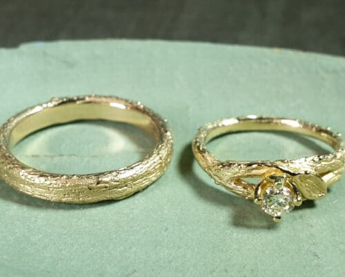Wedding rings 'Orchard. Yellow gold sturdy twig and elegant twig with leaf and sparkling diamond. Oogst Originals.