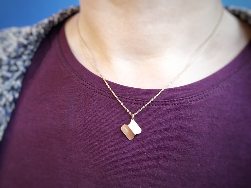 Rose gold pendant ‘Folding’. Wearable design by Oogst Jewellery. On a chain.