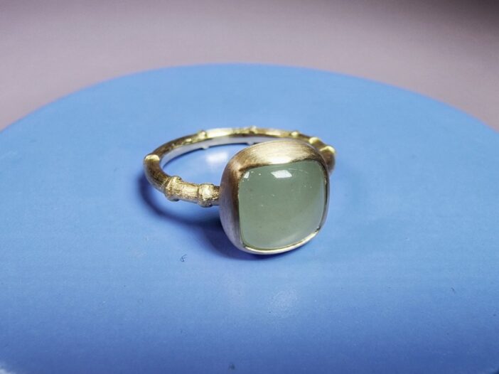 Rosé gold 'Japonais' ring has a bamboo motive and a cushion cabochon cut milky green aquamarine.. Jewellery design by Oogst in Amsterdam