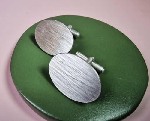 Zilveren manchetknopen uit de Ritme serie. Handgemaakt paar uit het Oogst atelier in Amsterdam