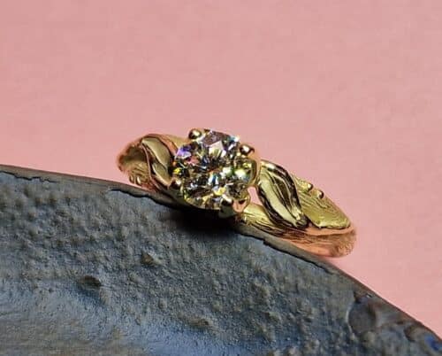 Engagement ring Orchard. Yellow gold twig ring with two leaves and a 0,80 crt brilliant cut diamond cape.. Designed by Oogst Jewellery in Amsterdam