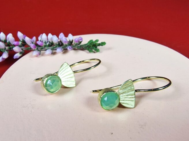 Yellow gold 'Thistle' earrings with a rose cut chrysoprase. Jewellery design Oogst Amsterdam