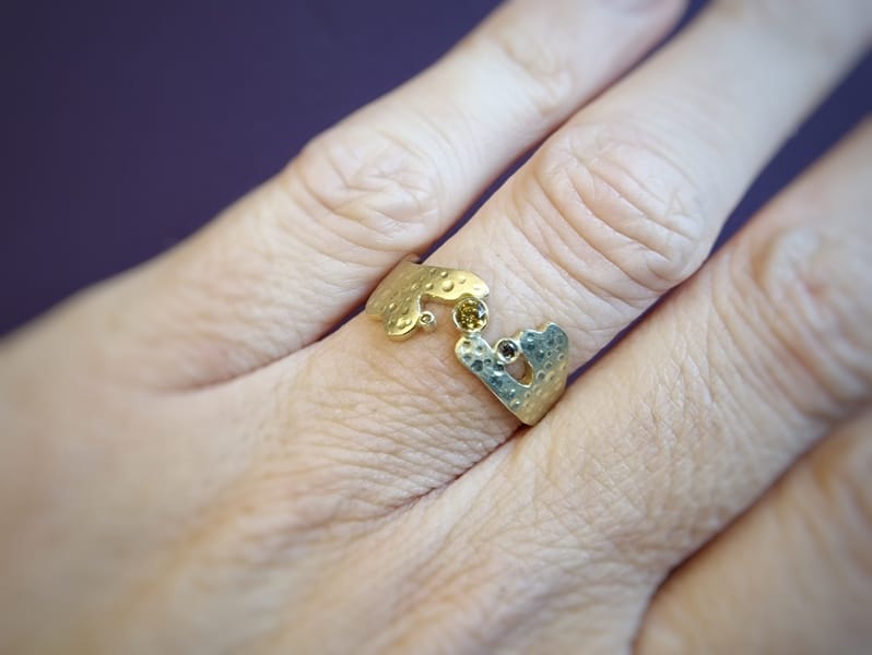 Yellow gold ring Seaweed with diamonds, worn, jewellery design by Oogst Goldsmit Amsterdam.