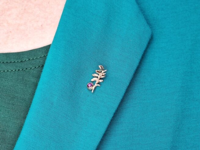 Rose gold 'Heather' lapel pin, pinned on, design by Oogst goldsmith Amsterdam