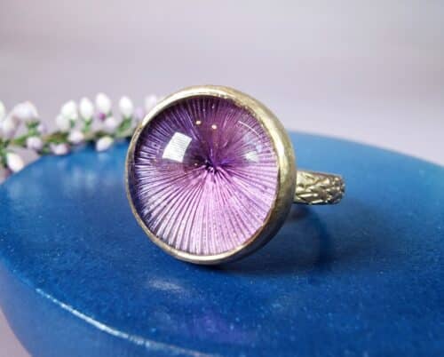 Rose gold ring Thistle with an amethyst, designed by Oogst goldsmith Amsterdam.