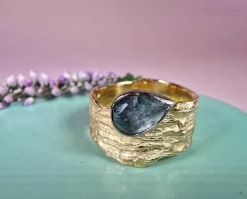 Rosé gold gemstone ring 'Coast' with an aquamarine, jewellery design by Oogst goldsmiths Amsterdam