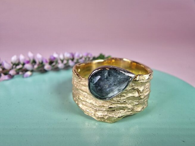 Rosé gold gemstone ring 'Coast' with an aquamarine, jewellery design by Oogst goldsmiths Amsterdam