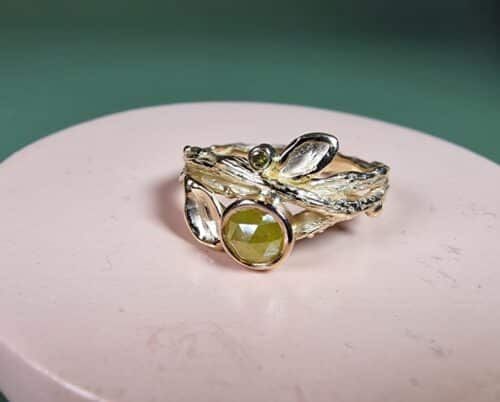 Boomgaard ring roségoud met mosterd roosgeslepen diamant. Maatwerk van Oogst.