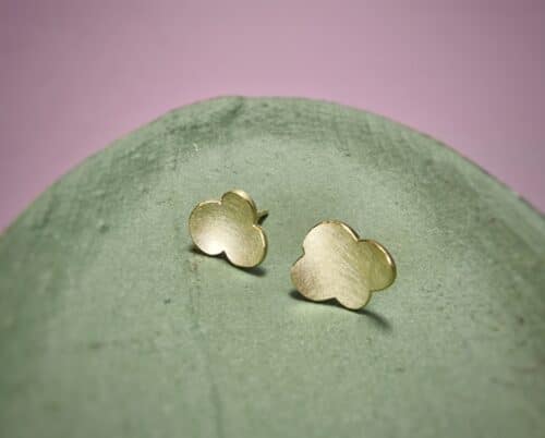 Yellow gold 'Cloud' ear studs. An unique everyday pair designed by Oogst in Amsterdam