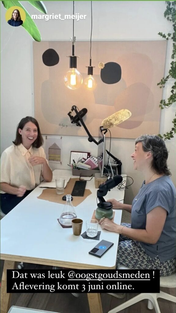 Lotte bij de Podcast Gouwe Klauwe van Margriet Meijer te gast. Gesprek over Vakmanschap en Ervaring. Mei 2024.