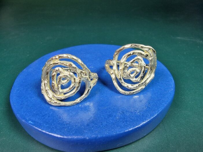 Roos ringen van eigen geelgoud. Oogst Originals.