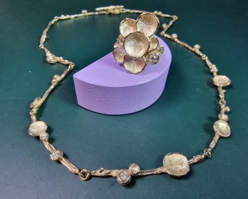 Necklace 'Fungus'. Elegant links with twisted texture with playful fungus shapes and peaches and her own 6 diamonds. Ring 'Fungus'. Statement ring with twisted texture with playful fungus shapes and peaches. Inspired by pieces in the handmade Oogst collection.