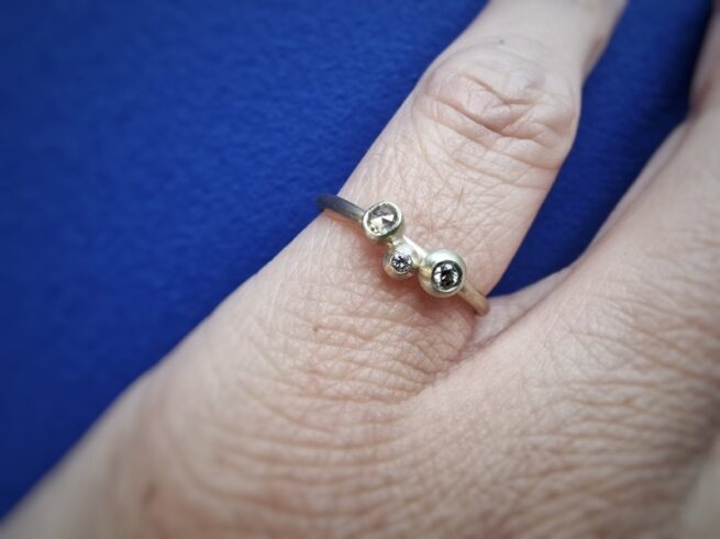 Refined diamond ring Berries. Modest & elegant Oogst Original with 3 diamonds. Design by Oogst in Amsterdam.  Seen on the finger.