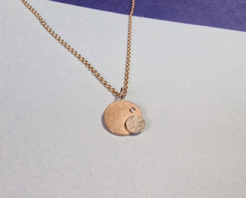 Ingetogen hanger Cirkels in roodgoud en witgoud met diamant. Oogst Original. Strak ontwerp.