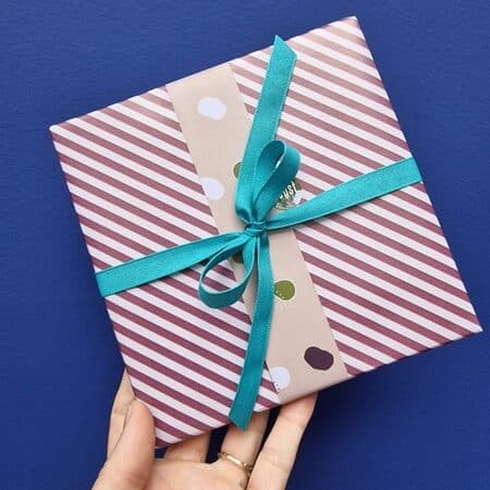 Handmade jewellery by Oogst wrapped as a present. Cute gift.