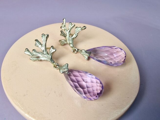White gold 'Seaweed' statement earrings with dangling sparkling amethyst. One-of-a-kind pair by Oogst goldsmith studio.