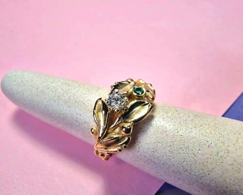 Rosé gold engagement ring with a playful mix of refined leaves, small berries and twinkeling diamonds. Unique piece, bespoke variation on an Oogst design