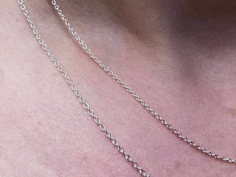 Zilveren anker schakel collier 1,3 mm en 1,5 mm close up. Mooi om te combineren met een zilveren Oogst hanger.